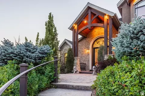 Exterior - 694 W Cephus Rd S, Draper, UT 84020 photo 5 of 32
