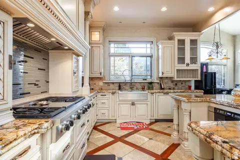 Kitchen - 694 W Cephus Rd S, Draper, UT 84020 photo 3 of 12