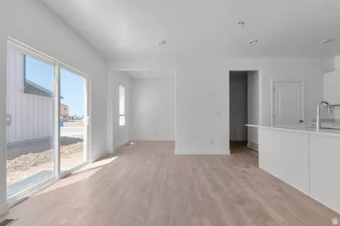 Living - 2013 E Corriente Dr #341, Salem, UT 84653 photo 3 of 5
