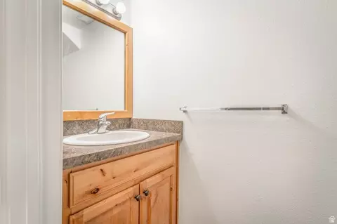 Bath - 433 E 475 N, Ogden, UT 84404 photo 3 of 4