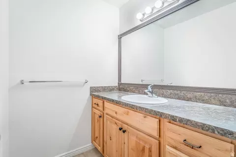 Bath - 433 E 475 N, Ogden, UT 84404 photo 2 of 4