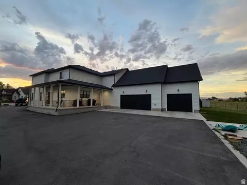 Exterior - 68 N 4th E, Preston, ID 83263 photo 3 of 5