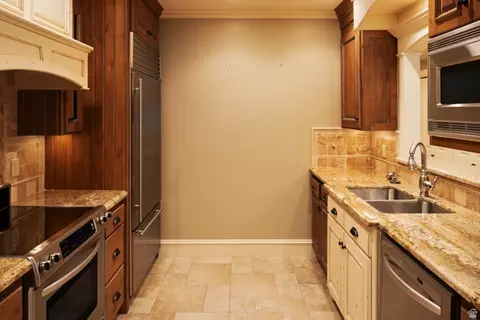 Kitchen - 875 S 1250 E, Mapleton, UT 84664 photo 4 of 4