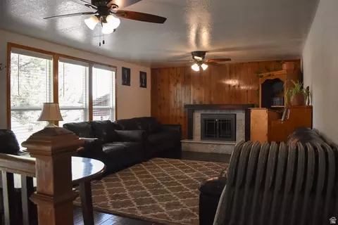 360 N State St, Ferron, UT 84523 photo 10