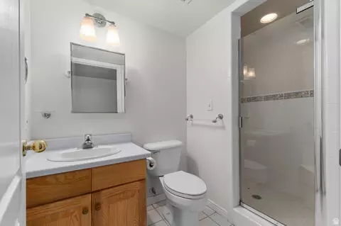 Bath - 239 E Cottage Wood Ln S, Murray, UT 84107 photo 4 of 4
