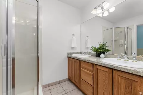 Bath - 239 E Cottage Wood Ln S, Murray, UT 84107 photo 1 of 4