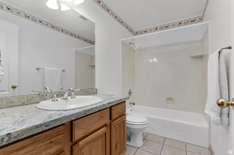 Bath - 239 E Cottage Wood Ln S, Murray, UT 84107 photo 3 of 4