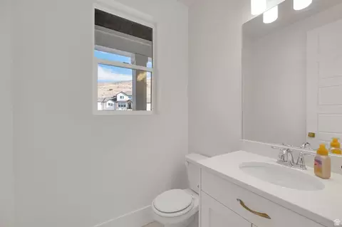 Bath - 6291 N Glenmar Way E, Eagle Mountain, UT 84005 photo 5 of 5