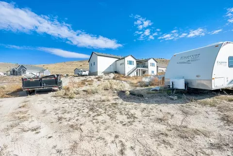 Exterior - 6291 N Glenmar Way E, Eagle Mountain, UT 84005 photo 9 of 11