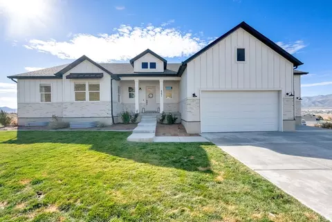 Exterior - 6291 N Glenmar Way E, Eagle Mountain, UT 84005 photo 2 of 11