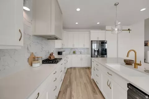 Kitchen - 6291 N Glenmar Way E, Eagle Mountain, UT 84005 photo 2 of 4