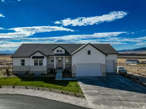 Exterior - 6291 N Glenmar Way E, Eagle Mountain, UT 84005 photo 3 of 11
