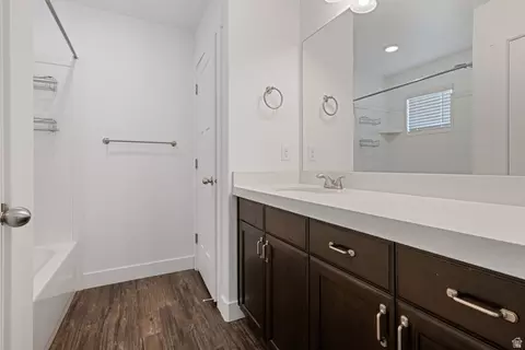 Bath - 7199 N Brook Rdg, Eagle Mountain, UT 84005 photo 2 of 5
