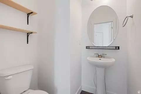 Bath - 7199 N Brook Rdg, Eagle Mountain, UT 84005 photo 1 of 5