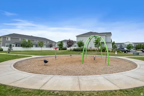 Exterior - 7199 N Brook Rdg, Eagle Mountain, UT 84005 photo 5 of 6