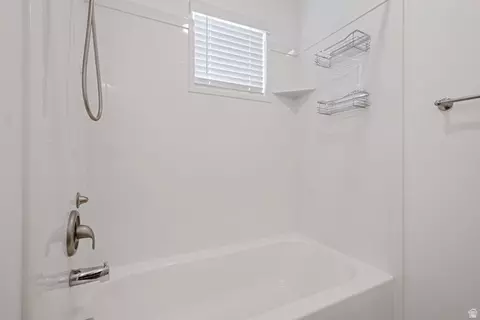 Bath - 7199 N Brook Rdg, Eagle Mountain, UT 84005 photo 3 of 5