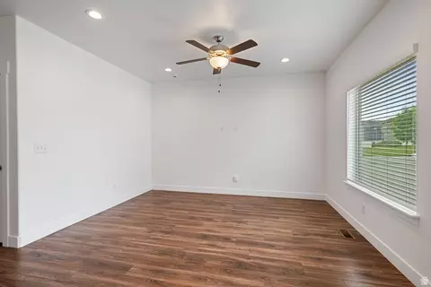 Living - 7199 N Brook Rdg, Eagle Mountain, UT 84005 photo 3 of 4