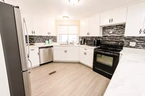 Kitchen - 305 W Elmo Rd, Elmo, UT 84521 photo 2 of 3
