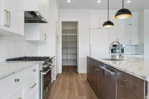 Kitchen - 426 E Forrest Paddock Dr, Washington, UT 84780 photo 2 of 3