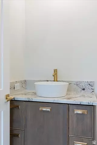 Bath - 426 E Forrest Paddock Dr, Washington, UT 84780 photo 1 of 8