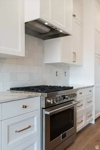 Kitchen - 426 E Forrest Paddock Dr, Washington, UT 84780 photo 2 of 2