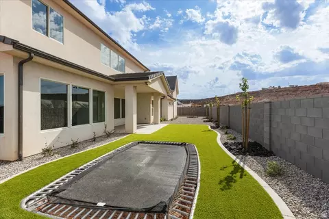 Exterior - 426 E Forrest Paddock Dr, Washington, UT 84780 photo 6 of 7