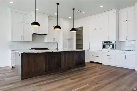 Kitchen - 426 E Forrest Paddock Dr, Washington, UT 84780 photo 3 of 3