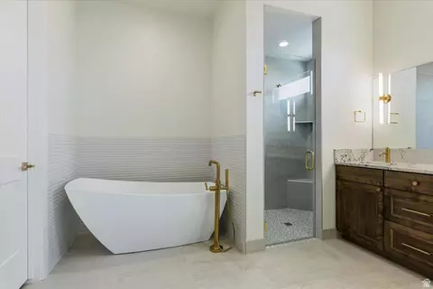 Bath - 426 E Forrest Paddock Dr, Washington, UT 84780 photo 3 of 7