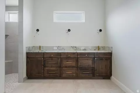 Bath - 426 E Forrest Paddock Dr, Washington, UT 84780 photo 4 of 8