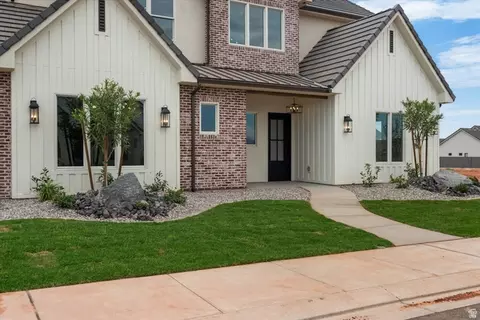 Exterior - 426 E Forrest Paddock Dr, Washington, UT 84780 photo 3 of 5
