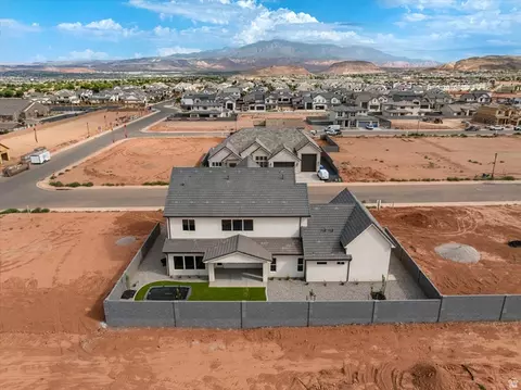 Exterior - 426 E Forrest Paddock Dr, Washington, UT 84780 photo 7 of 7