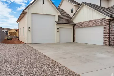Exterior - 426 E Forrest Paddock Dr, Washington, UT 84780 photo 2 of 5
