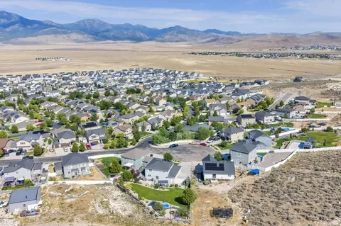 2104 E Weeping Cherry Ln, Eagle Mountain, UT 84005 photo 64