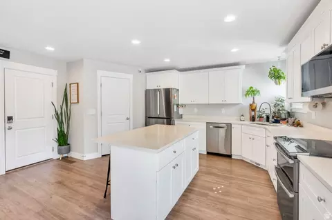 2104 E Weeping Cherry Ln, Eagle Mountain, UT 84005 photo 9