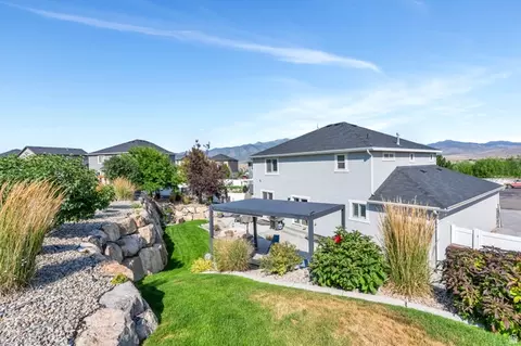 2104 E Weeping Cherry Ln, Eagle Mountain, UT 84005 photo 37