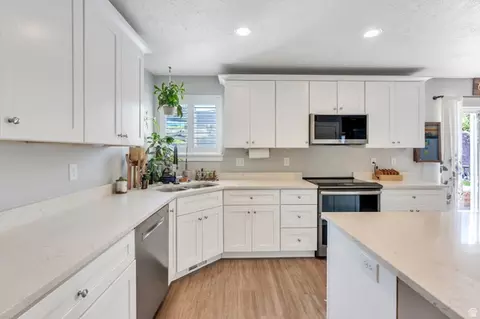 2104 E Weeping Cherry Ln, Eagle Mountain, UT 84005 photo 12