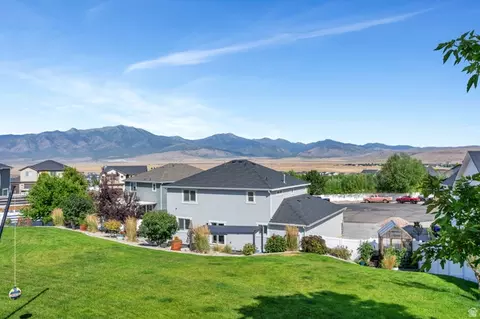 2104 E Weeping Cherry Ln, Eagle Mountain, UT 84005 photo 42