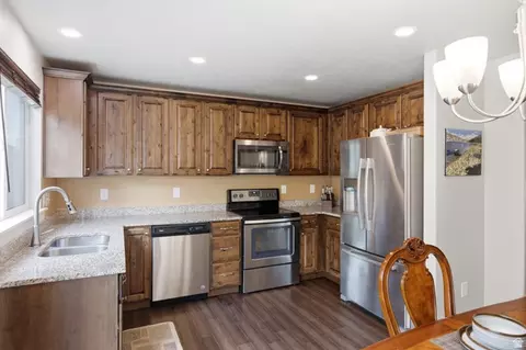1854 W Shadow Dr, Eagle Mountain, UT 84005 photo 6