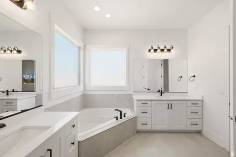 Bath - 461 E 4290 S, Washington, UT 84780 photo 1 of 5