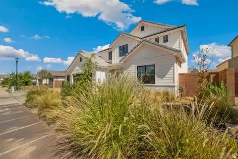 Exterior - 461 E 4290 S, Washington, UT 84780 photo 3 of 9