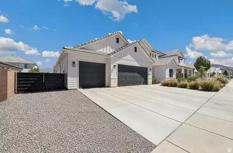 Exterior - 461 E 4290 S, Washington, UT 84780 photo 4 of 9