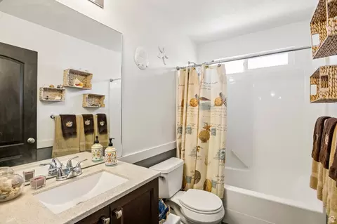 Bath - 7363 N Ute Dr, Eagle Mountain, UT 84005 photo 3 of 4