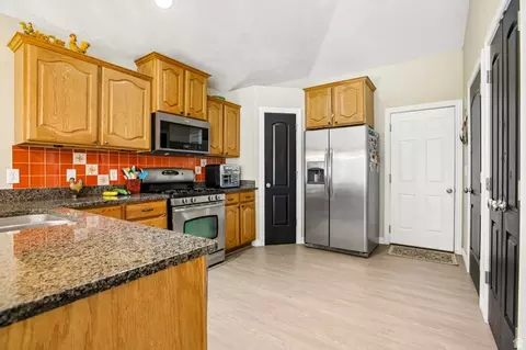 Kitchen - 7363 N Ute Dr, Eagle Mountain, UT 84005 photo 1 of 2
