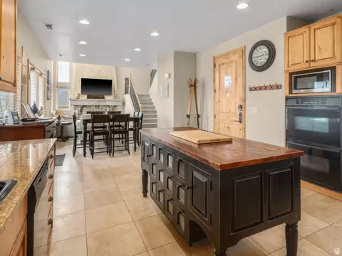 Kitchen - 5184 E Fairview Loop C404, Eden, UT 84310 photo 2 of 7