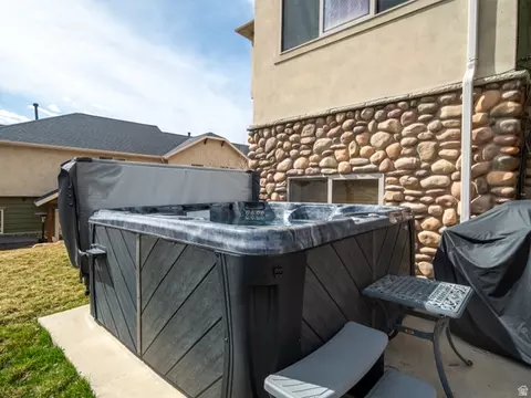 Exterior - 5184 E Fairview Loop C404, Eden, UT 84310 photo 5 of 8