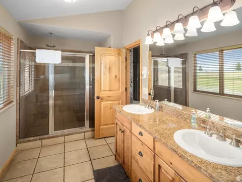 Bath - 5184 E Fairview Loop C404, Eden, UT 84310 photo 1 of 5