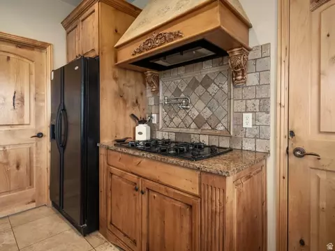 Kitchen - 5184 E Fairview Loop C404, Eden, UT 84310 photo 6 of 7