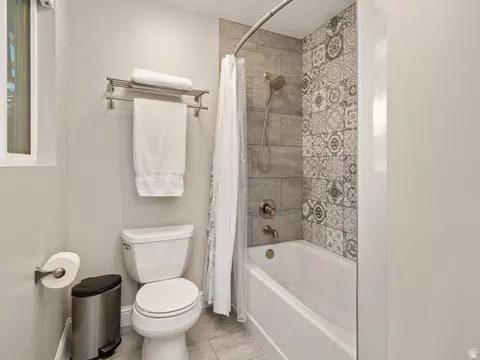 Bath - 6069 S 2900 E, Uintah, UT 84403 photo 1 of 8