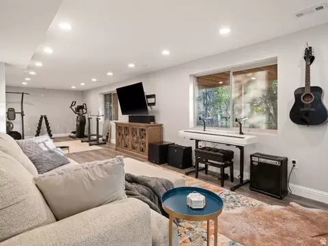 Living - 6069 S 2900 E, Uintah, UT 84403 photo 9 of 9