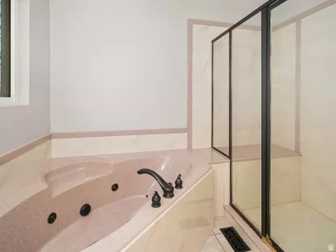 Bath - 6069 S 2900 E, Uintah, UT 84403 photo 5 of 8